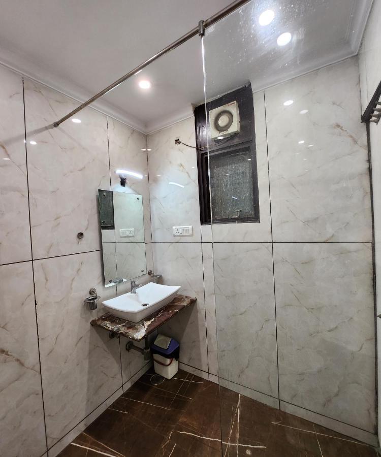 ניו דלהי Capital O 6408 Hotel Delhi Heart מראה חיצוני תמונה